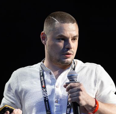 Денис Нарижный